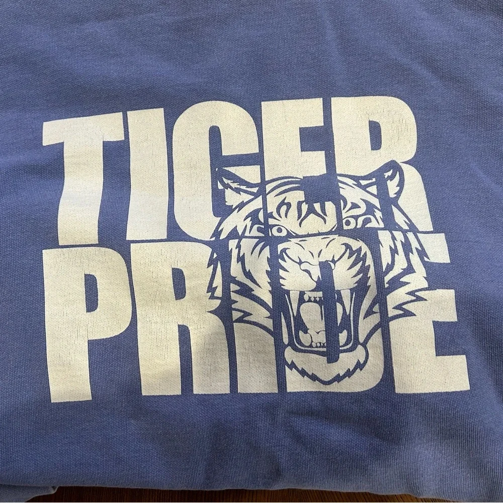 Comfort Colors Blue Tiger Pride Crewneck Sweatshirt XL - Picture 6 of 6